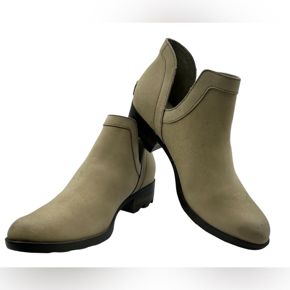 Women’s Sorel Lolla beige cut out bootie size 7